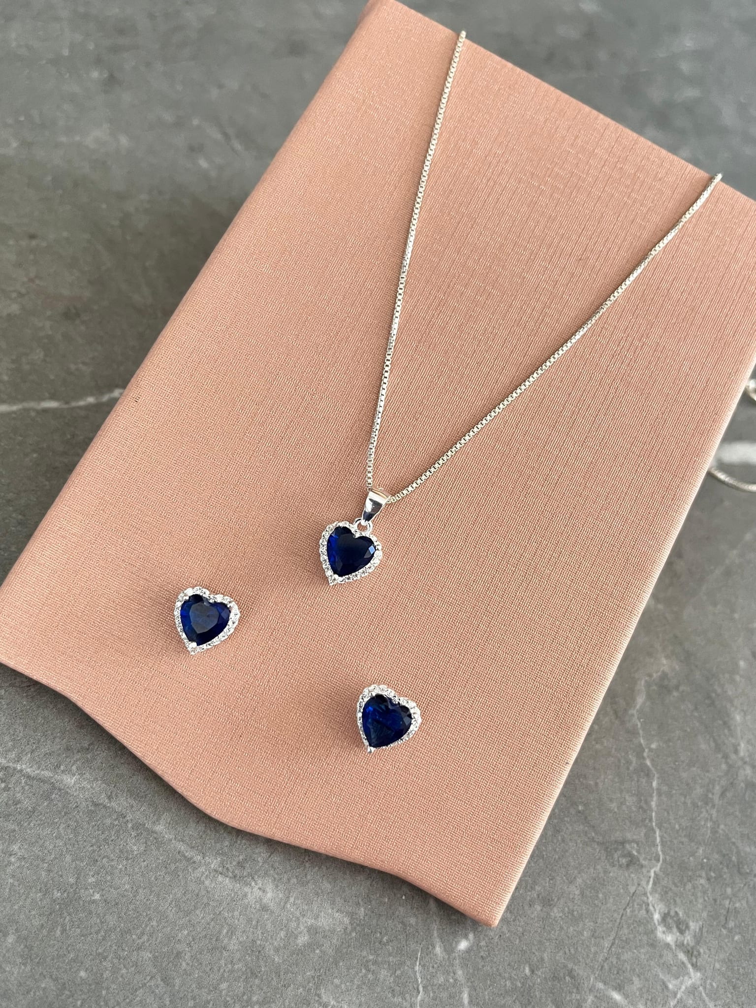 Conjunto coração azul cravejado g