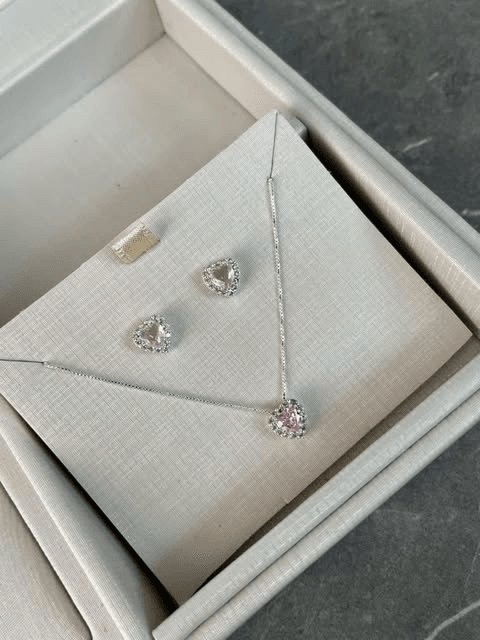 Conjunto coração cravejado rosa claro s/ argola